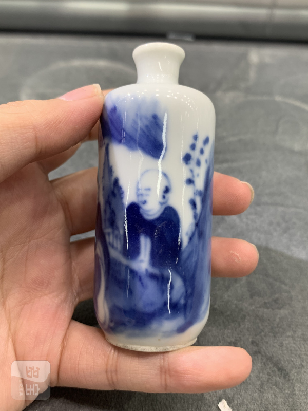 清晚期青花高士对谈图鼻烟壶 - 图3